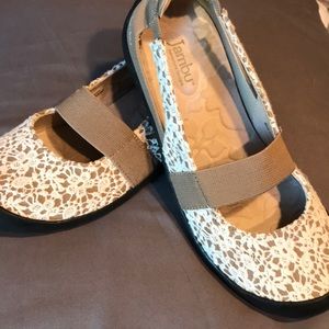 Jambu oatmeal/ivory slip on shoes